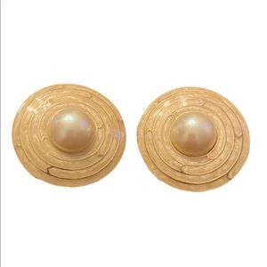 Tat Round with Pearl Center Earrings